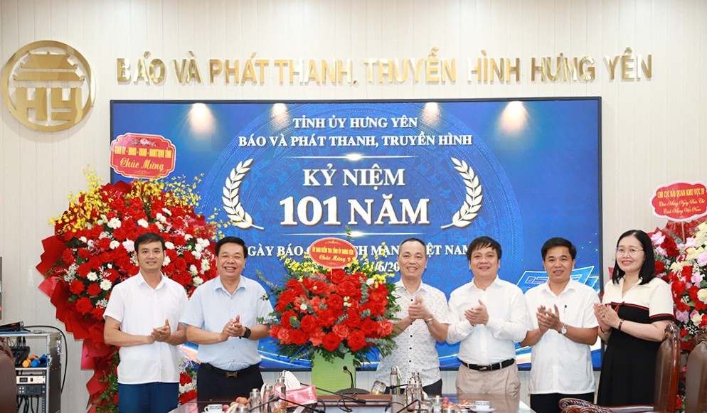 Đồng chí Chủ nhiệm Ủy ban Kiểm tra Tỉnh ủy Nguyễn Quang Hưng chúc mừng Báo và Phát thanh, Truyền hình Hưng Yên nhân Ngày Báo chí cách mạng Việt Nam