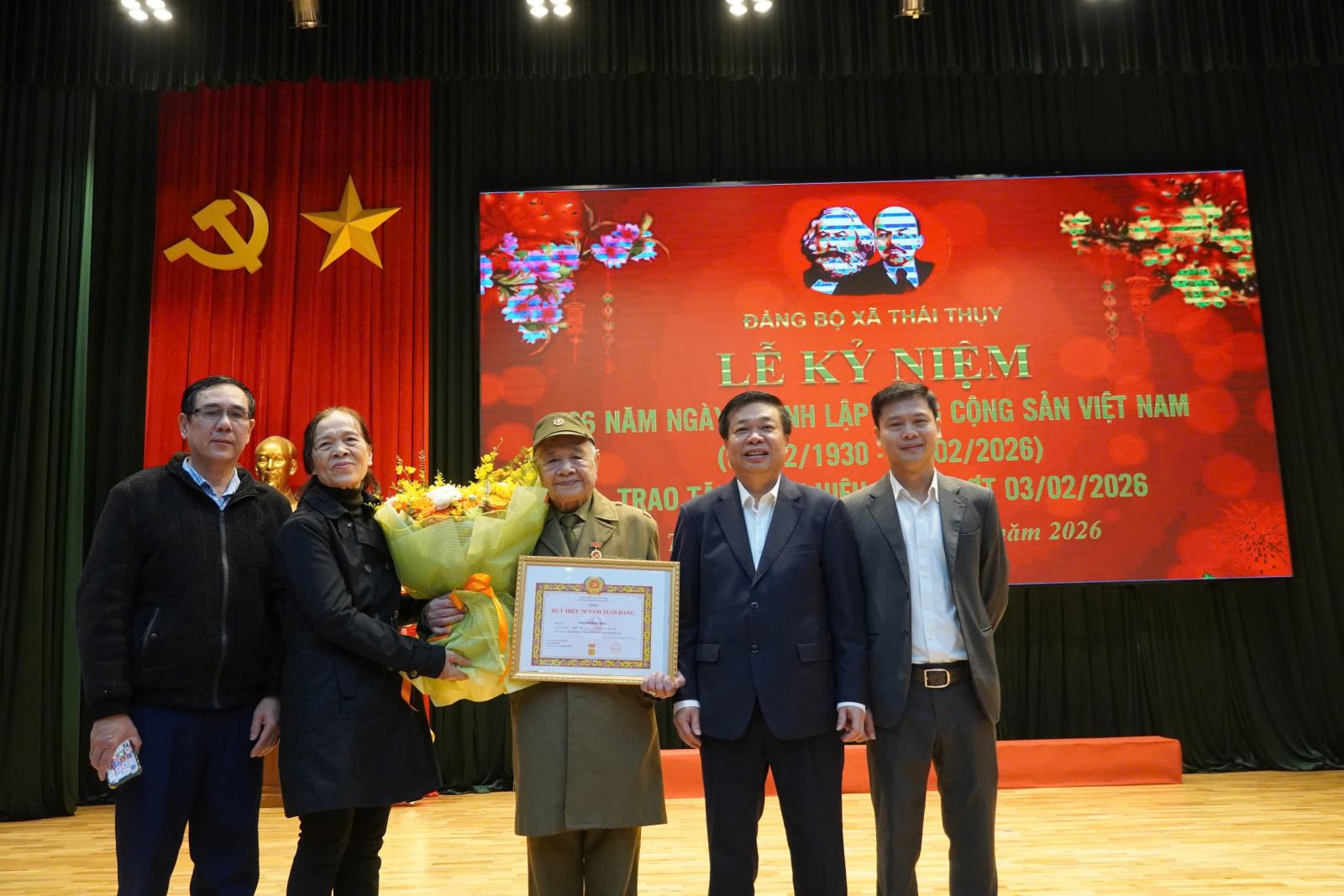  Đồng chí Nguyễn Quang Hưng, Ủy viên Ban Thường vụ, Chủ nhiệm Ủy ban Kiểm tra Tỉnh ủy dự Lễ kỷ niệm 96 năm ngày thành lập Đảng Cộng sản Việt Nam (3/2/1930 - 3/2/2026) và trao tặng Huy hiệu Đảng đợt 3/2