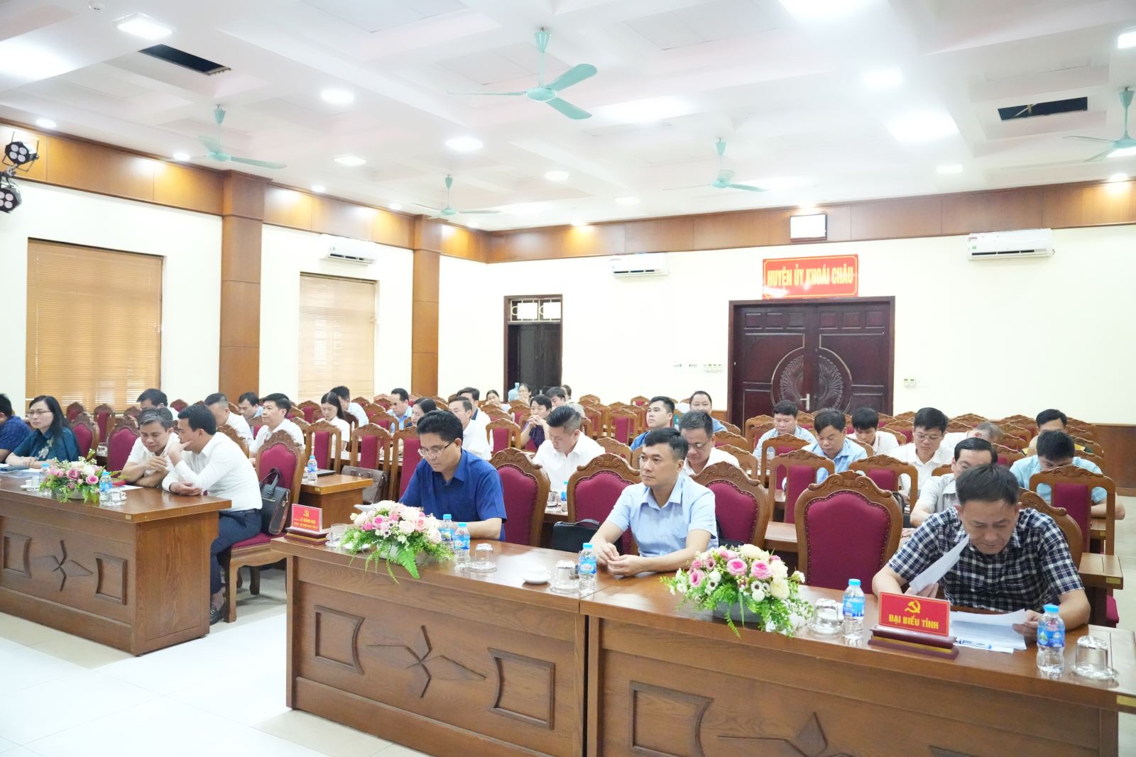  Ban Chấp hành Đảng bộ Huyện Khoái Châu họp kỳ thứ 37