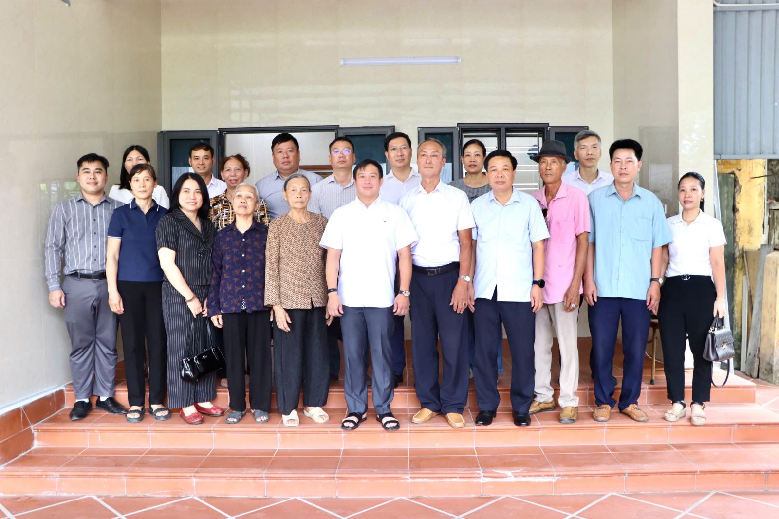 Đoàn công tác UBKT Trung ương thăm gia đình thân nhân liệt sỹ tại xã Kiến Xương, tỉnh Hưng Yên